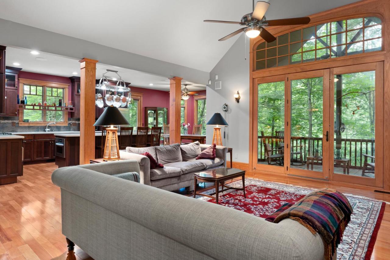 Falling Waters At Rumbling Bald Lake Lure Exterior foto