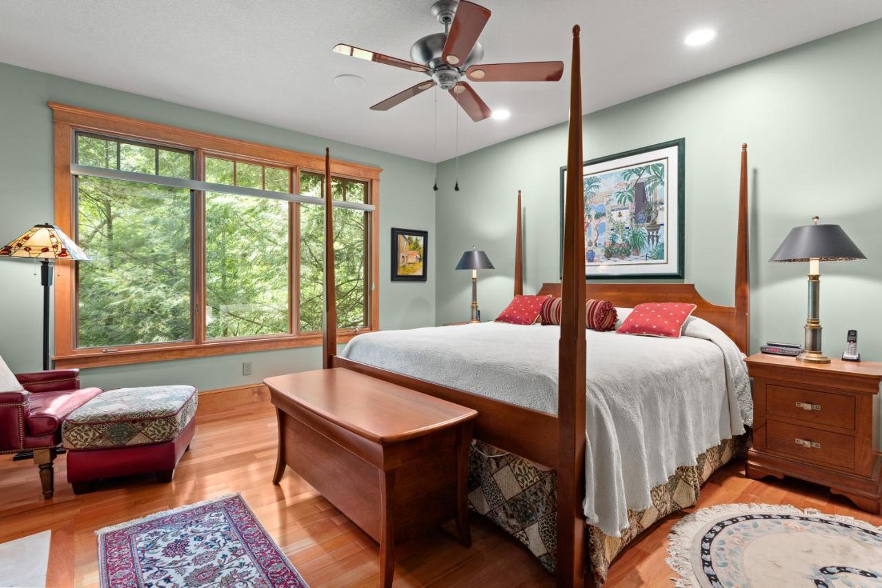 Falling Waters At Rumbling Bald Lake Lure Exterior foto